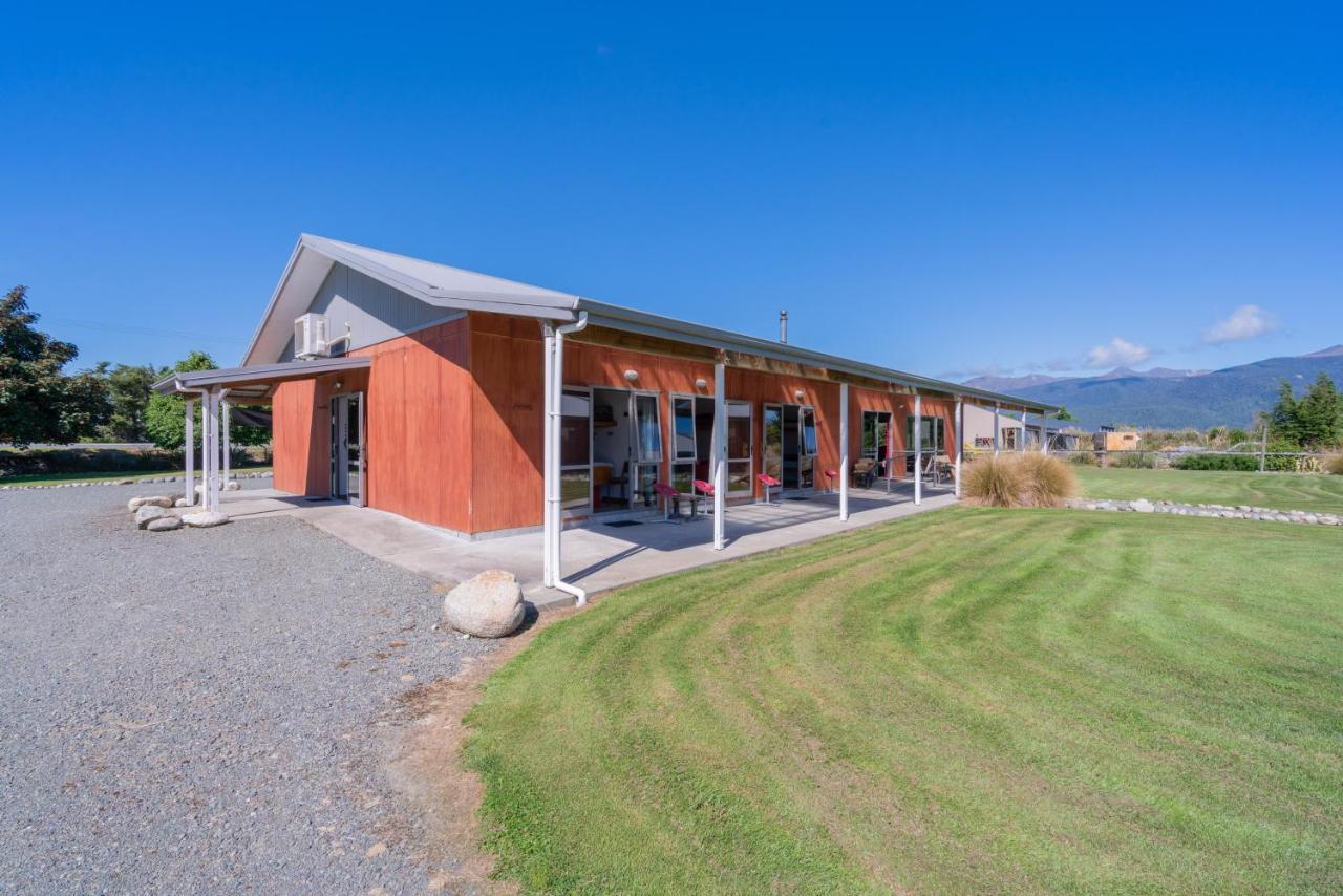 Ostello Bob & Maxines Backpackers Te Anau Esterno foto