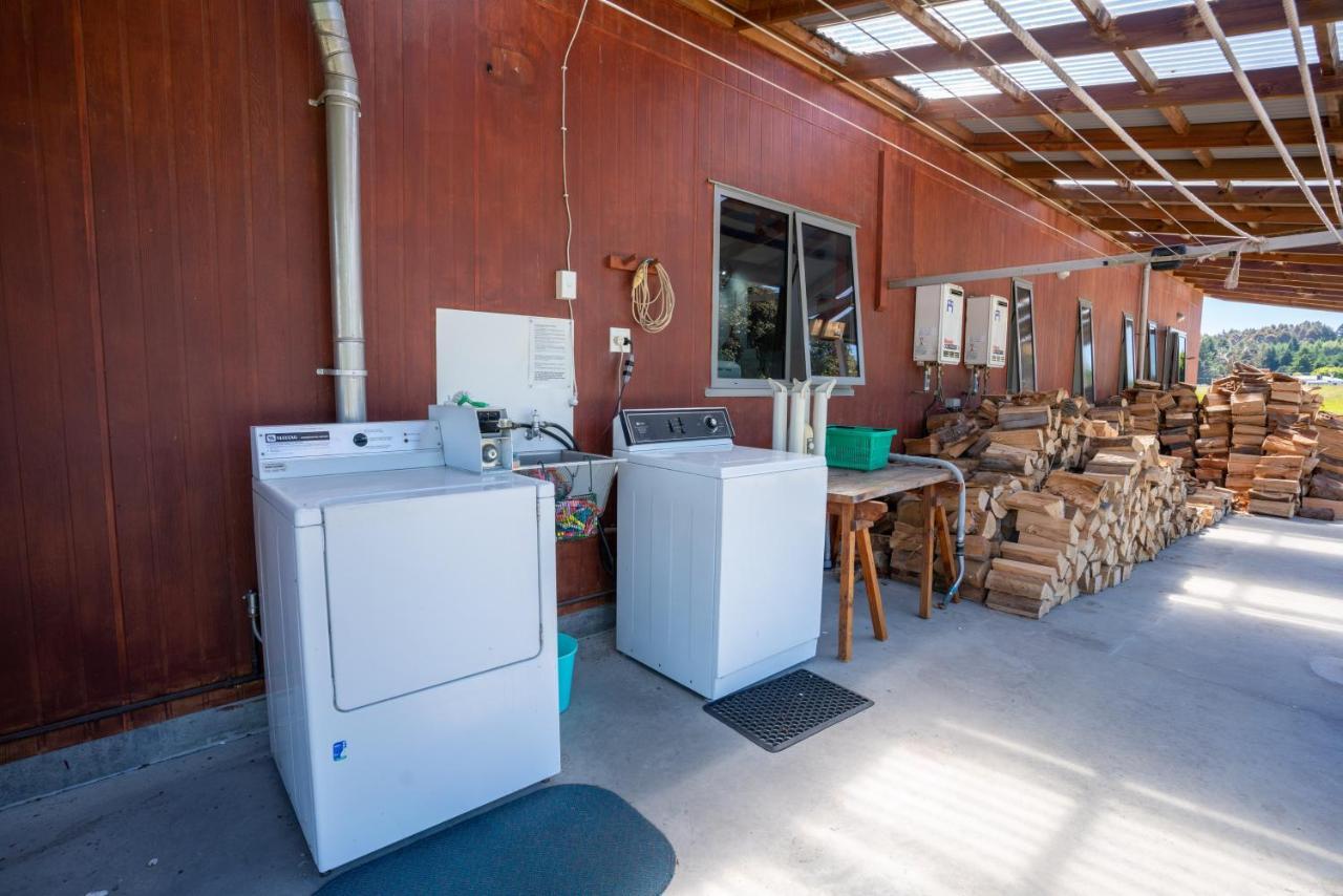 Ostello Bob & Maxines Backpackers Te Anau Esterno foto